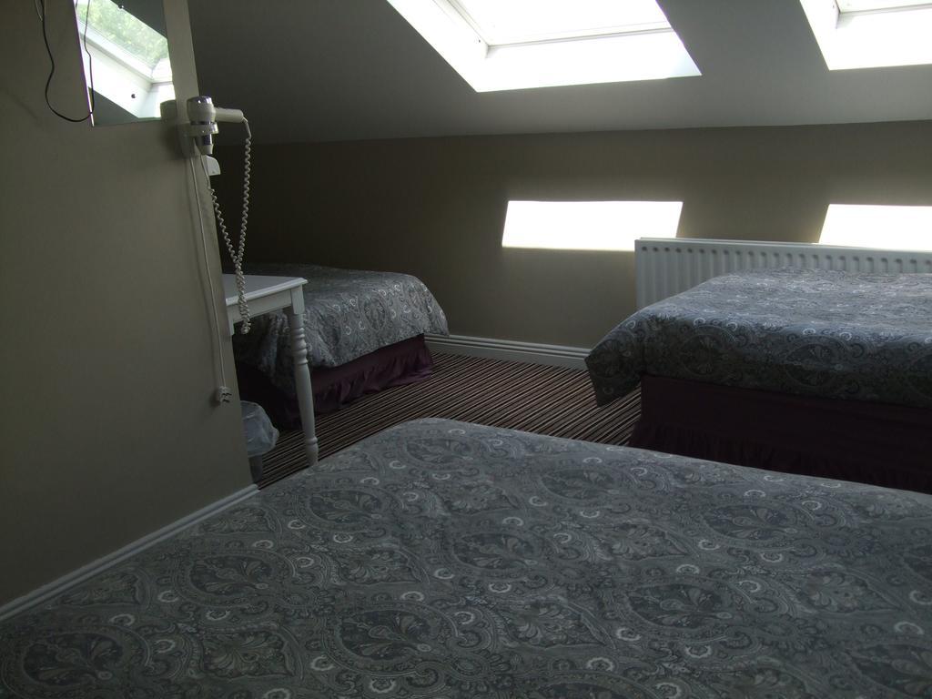 Pensión Harmony - Glena House 3*